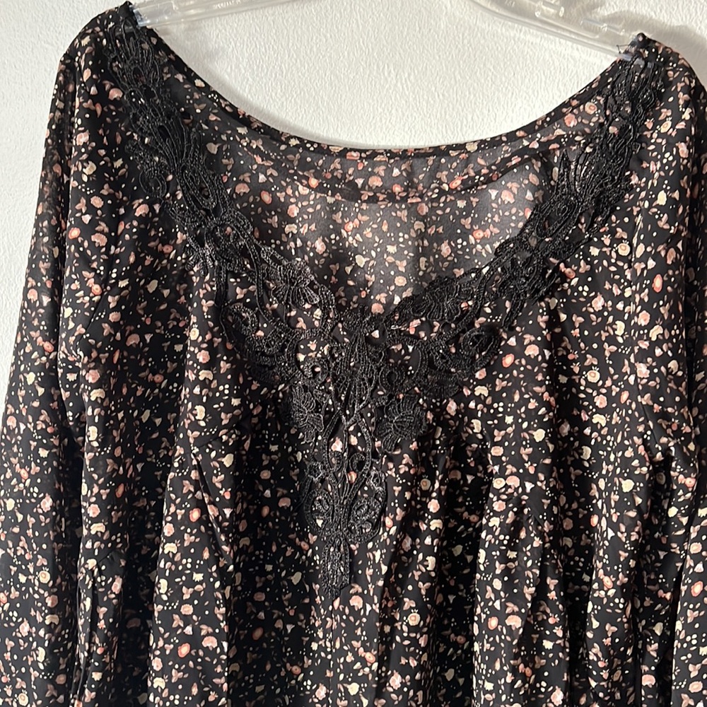 3/$20 BLU-PEPPER Vintage Black Brown Flowered High Low Blouse. - Picture 3 of 8